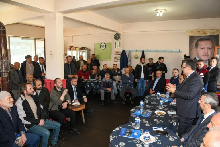 Trabzon Büyükşehir Belediye Başkanı Ahmet Metin Genç, Akçaabat Işıklar Mahallesi'nde vatandaşlarla buluştu.