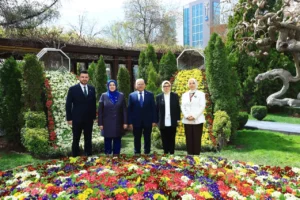 AK Parti Kadın Kolları Başkanı Tuğba Işık Ercan, Kayseri Büyükşehir Belediye Başkanı Dr. Memduh Büyükkılıç'ı ziyaret etti.