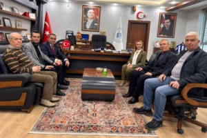 MHP Bilecik İl Başkanı İbrahim Bağ ve Pazaryeri İlçe Başkanı Vedat Çora, Belediye Başkanı Zekiye Tekin'i ziyaret ederek Cumhur İttifakı'nın gücünü vurguladı.