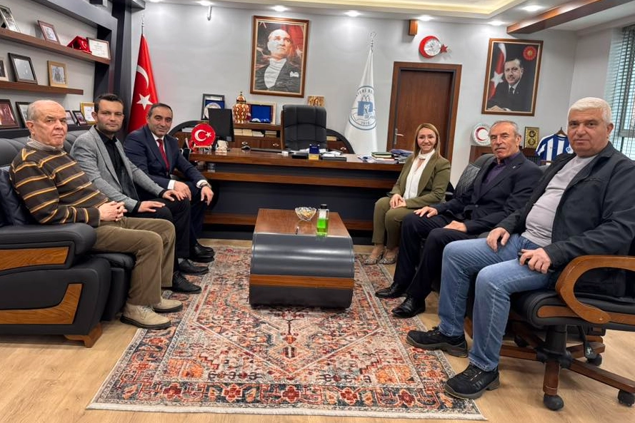 MHP Bilecik İl Başkanı İbrahim Bağ ve Pazaryeri İlçe Başkanı Vedat Çora, Belediye Başkanı Zekiye Tekin'i ziyaret ederek Cumhur İttifakı'nın gücünü vurguladı.