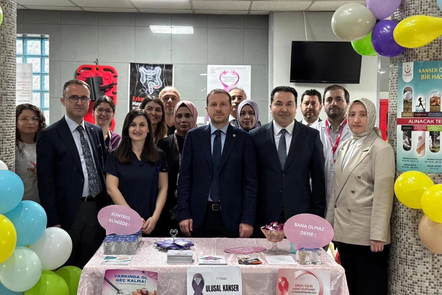 Bursa'da Kanser Haftası kapsamında düzenlenen farkındalık ve dayanışma etkinliği