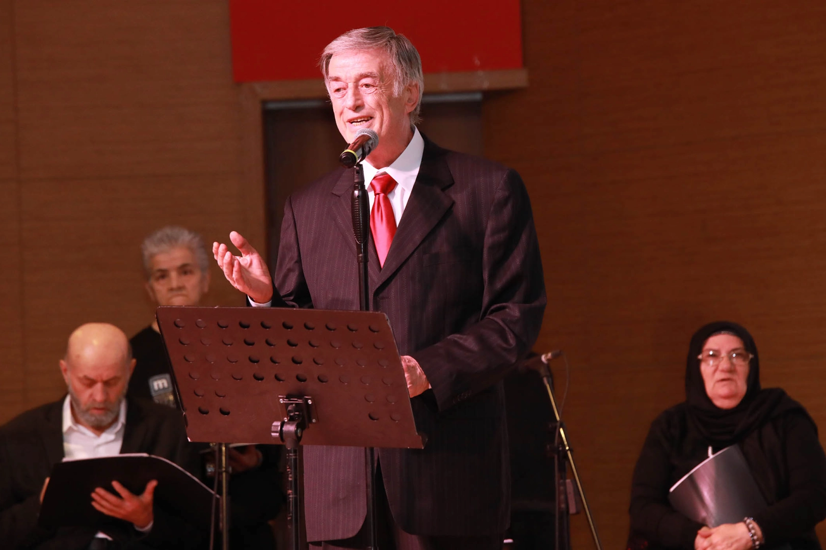 Keçiören Huzurevi sakinlerinin sahnelediği Zamanın Sesi müzik dinletisi