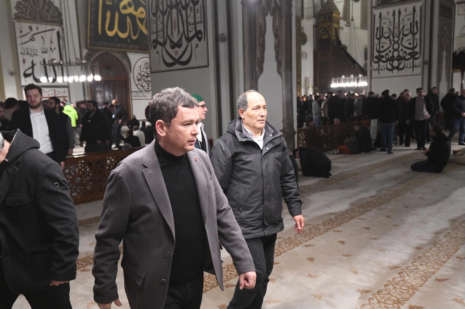 Osmangazi Belediye Başkanı Erkan Aydın, Bursa Ulu Camii'nde düzenlenen fetih duasına katıldı.