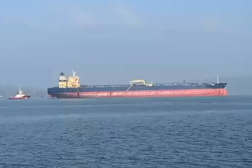 1915 Çanakkale Köprüsü yakınlarında arızalanan tankerin kurtarılma operasyonu