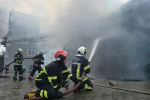 Trabzon İtfaiyesi ekipleri olaylara müdahale ederken