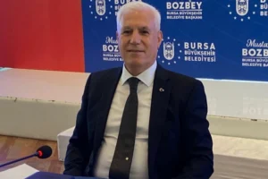 Bursa Büyükşehir Belediye Başkanı Mustafa Bozbey, rüşvet ve örgüt suçlamasıyla tutuklanmasının ardından görevden uzaklaştırıldı.