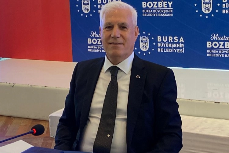 Bursa Büyükşehir Belediye Başkanı Mustafa Bozbey, rüşvet ve örgüt suçlamasıyla tutuklanmasının ardından görevden uzaklaştırıldı.