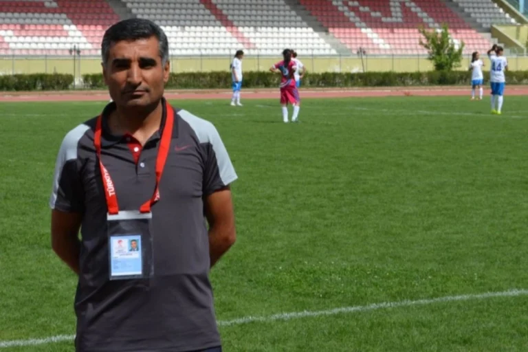 Altınordu Ağrı Futbol Okulu'nda eğitim sorumlusu olarak göreve başlayan Özdemir Doğan