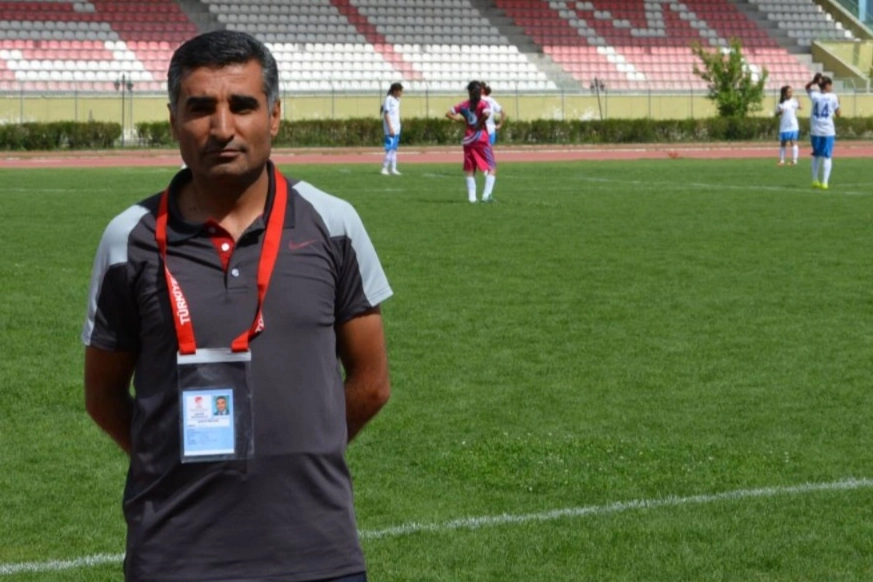 Altınordu Ağrı Futbol Okulu'nda eğitim sorumlusu olarak göreve başlayan Özdemir Doğan