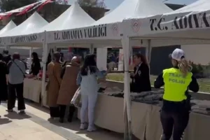 Adıyaman Polis Eşleri Derneği kermesine katılan vatandaşlar