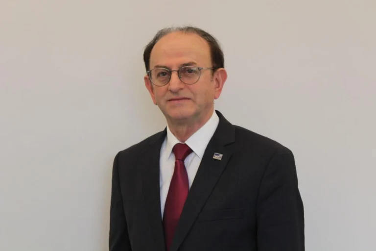 Millet Partisi Bursa İl Başkanı Hüsamettin Akyıldız, enflasyonla mücadele ve milli ekonomi vurgusu yapıyor.