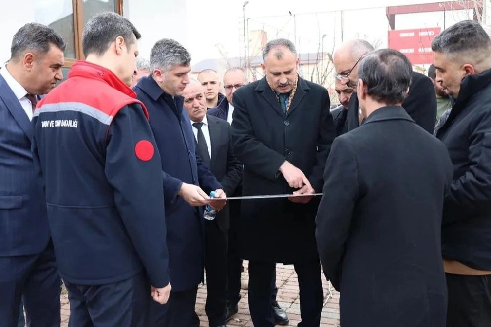 Ağrı Valisi Dr. Önder Bozkurt, Nisan ayının ilk haftasında sağlık, güvenlik, eğitim ve kalkınma projelerini yerinde inceliyor.