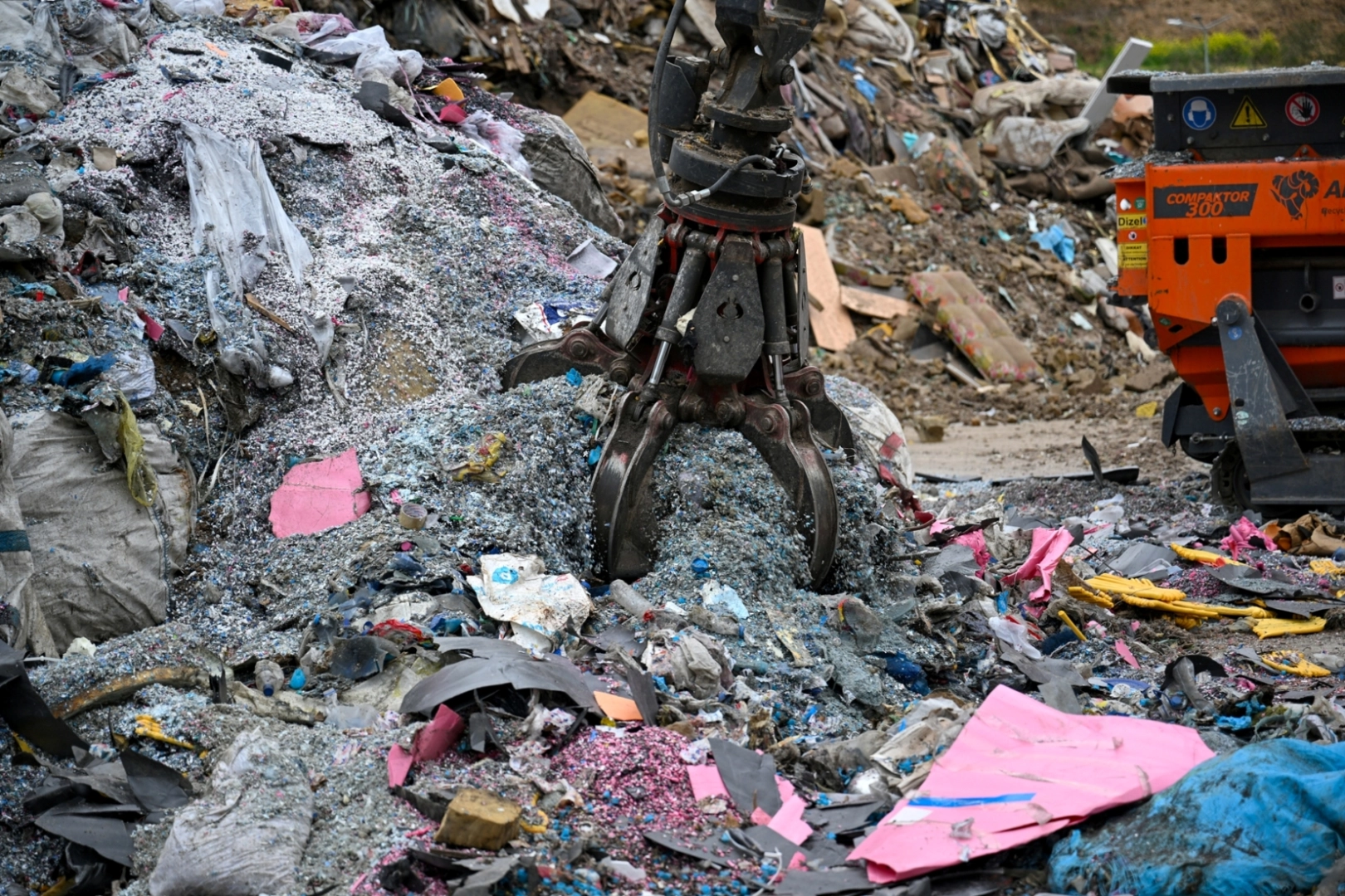 Bornova'da atıkların yakıta dönüştürüldüğü tesis ve süreçleri