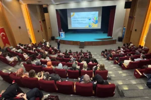 Sakarya'da düzenlenen otizm farkındalığı panelinde bilimsel yaklaşımlar ele alındı.