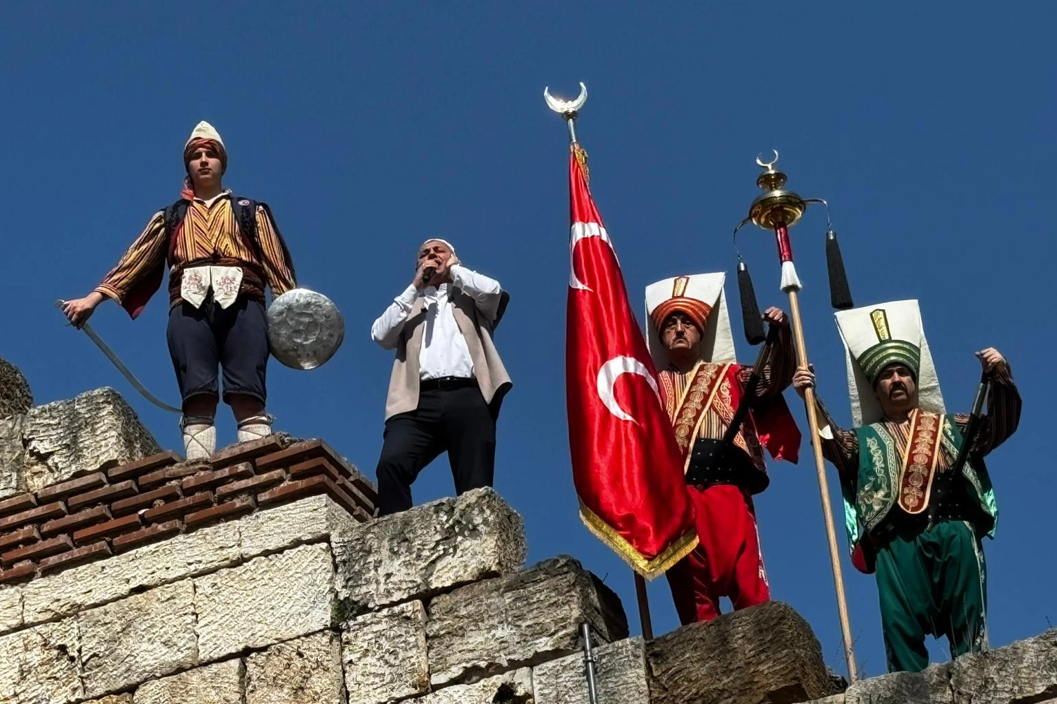 Bursa'nın fethinin 700. yılı coşkusu ve tarihi atmosfer.