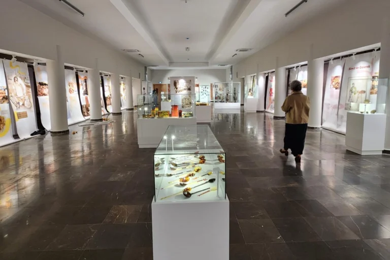 İzmir Mutfak Müzesi'nin 'Açılışa Doğru' sergisinden bir görünüm