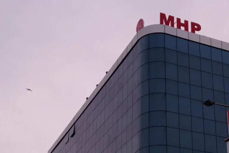 MHP İstanbul İl ve İlçe Teşkilatlarının Feshedildiğini Duyuran E. Semih Yalçın