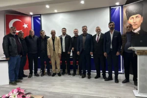 Ağrı Sanayi Sitesi Esnaf ve Sanatkârlar Birliği Derneği'nin yeni başkanı Hayati Bekis'in seçimi.