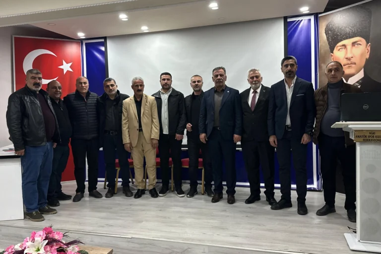 Ağrı Sanayi Sitesi Esnaf ve Sanatkârlar Birliği Derneği'nin yeni başkanı Hayati Bekis'in seçimi.