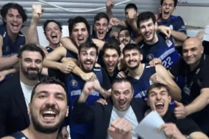 Kütahya Belediyespor basketbol takımı oyuncuları maç sırasında