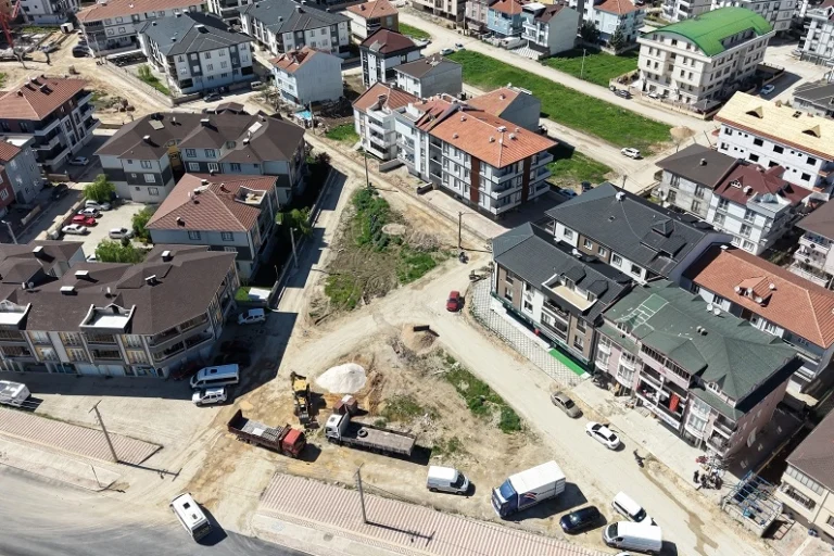 Bursa İnegöl Alanyurt'ta 11 sokakta tretuvar yenileme çalışmaları