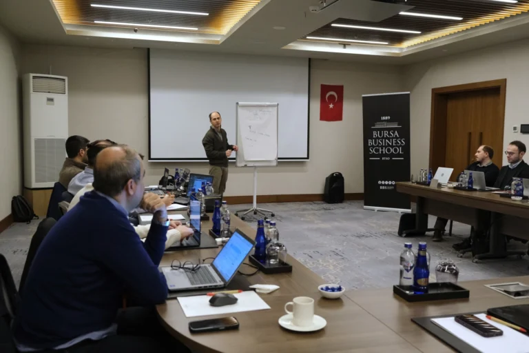 Bursa Business School yapay zeka eğitimi ile iş dünyasında verimlilik artışı
