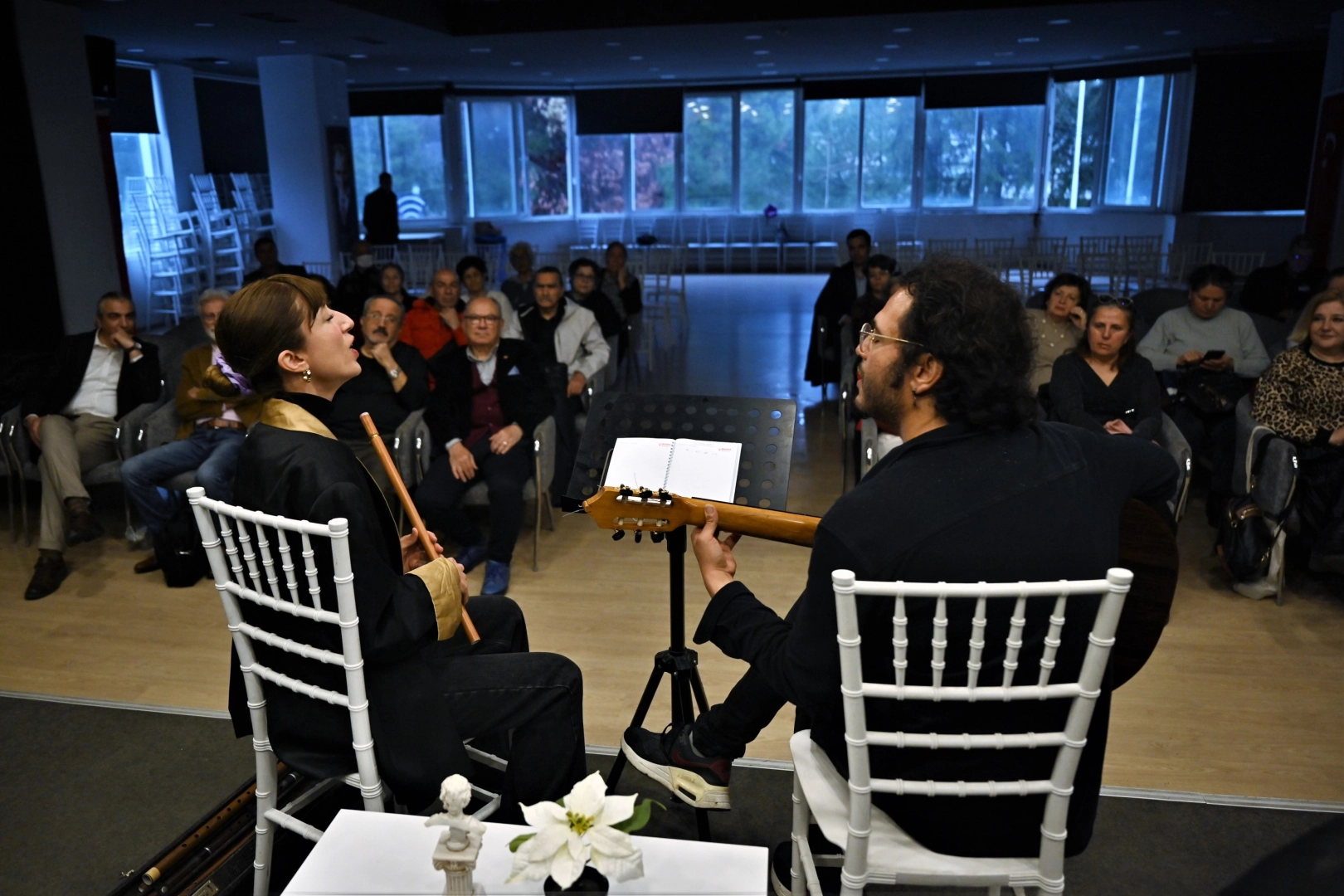 Bornova Kent Söyleşileri'nde şair ve psikiyatrist Yusuf Alper'in katılımıyla şiir ve psikanaliz üzerine söyleşi