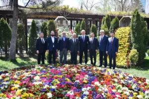 Mevlüt Çavuşoğlu Kayseri Büyükşehir Belediye Başkanı Dr. Memduh Büyükkılıç'ı ziyaret etti.