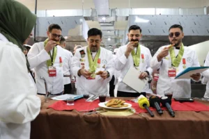 Konya Yöresel Yemek Yarışması'nda jüri üyeleri tadım yapıyor.