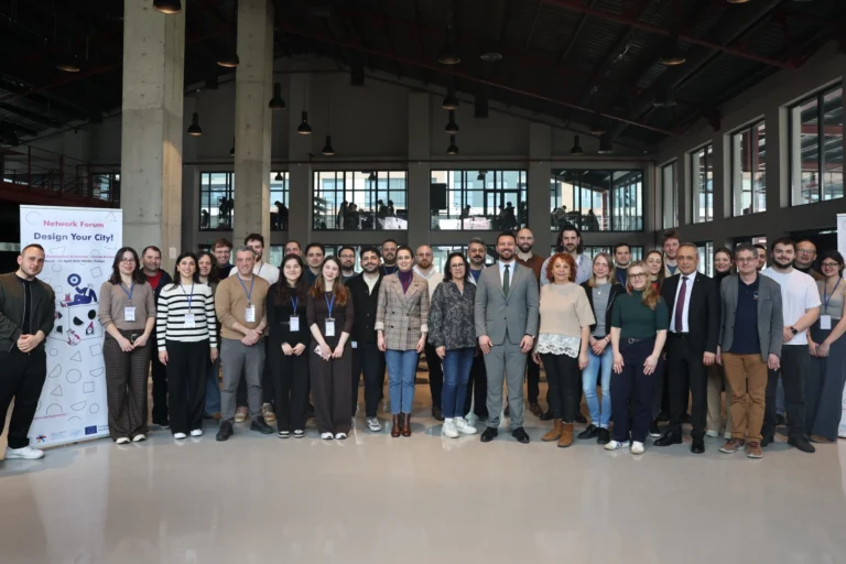 Bursa Nilüfer'de düzenlenen Türkiye-Almanya Kardeş Kentler Forumu'nda yerel demokrasi ve gençlik iş birliği ele alındı.