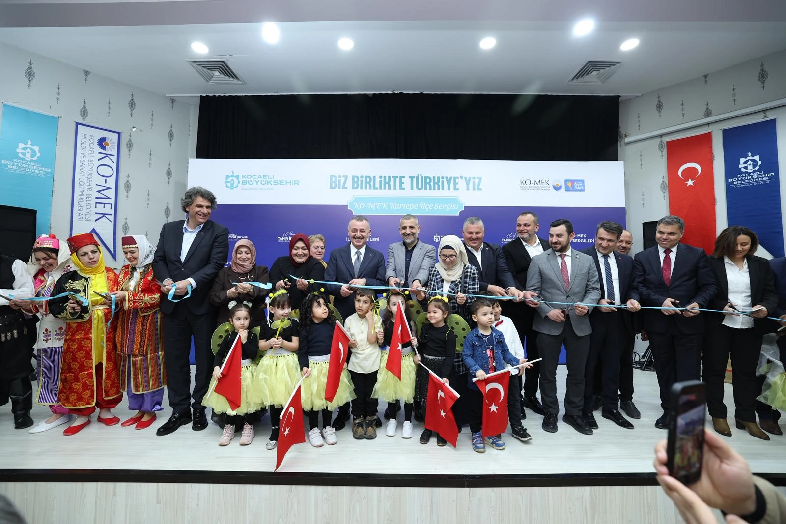 KO-MEK yıl sonu sergileri Kartepe'de açıldı, kursiyerlerin el emeği ürünleri sergilendi