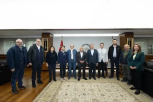 Kayseri'de depreme hazırlık kapsamında zemin yapısını inceleyen akademisyenler ve belediye yetkilileri