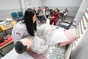 Mersin Büyükşehir Belediyesi tarafından verilen ücretsiz hasta ve yaşlı bakım kursu