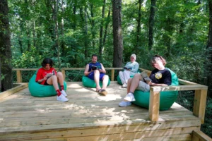 Kocaeli Ormanya'da bulunan doğa ile iç içe orman kütüphanesi