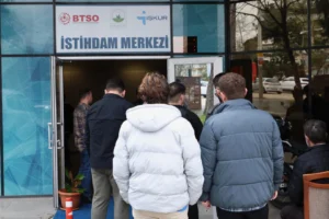 Osmangazi Belediyesi tarafından düzenlenen istihdam buluşmaları ile vatandaşlar iş sahibi oluyor.