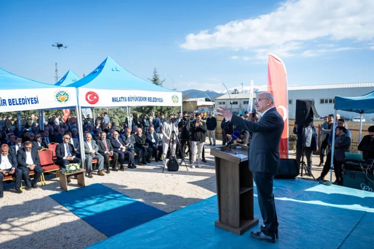 Malatya'da Karaca Camisi'nin temel atma töreninden genel görünüm