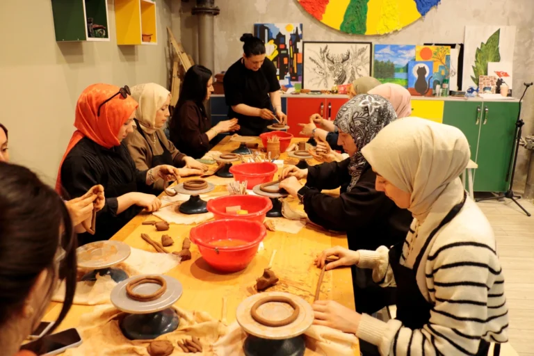 Kocaeli SEKA Kağıt Müzesi'nde 'Çamurdan Sanata' eğitim programından bir kesit