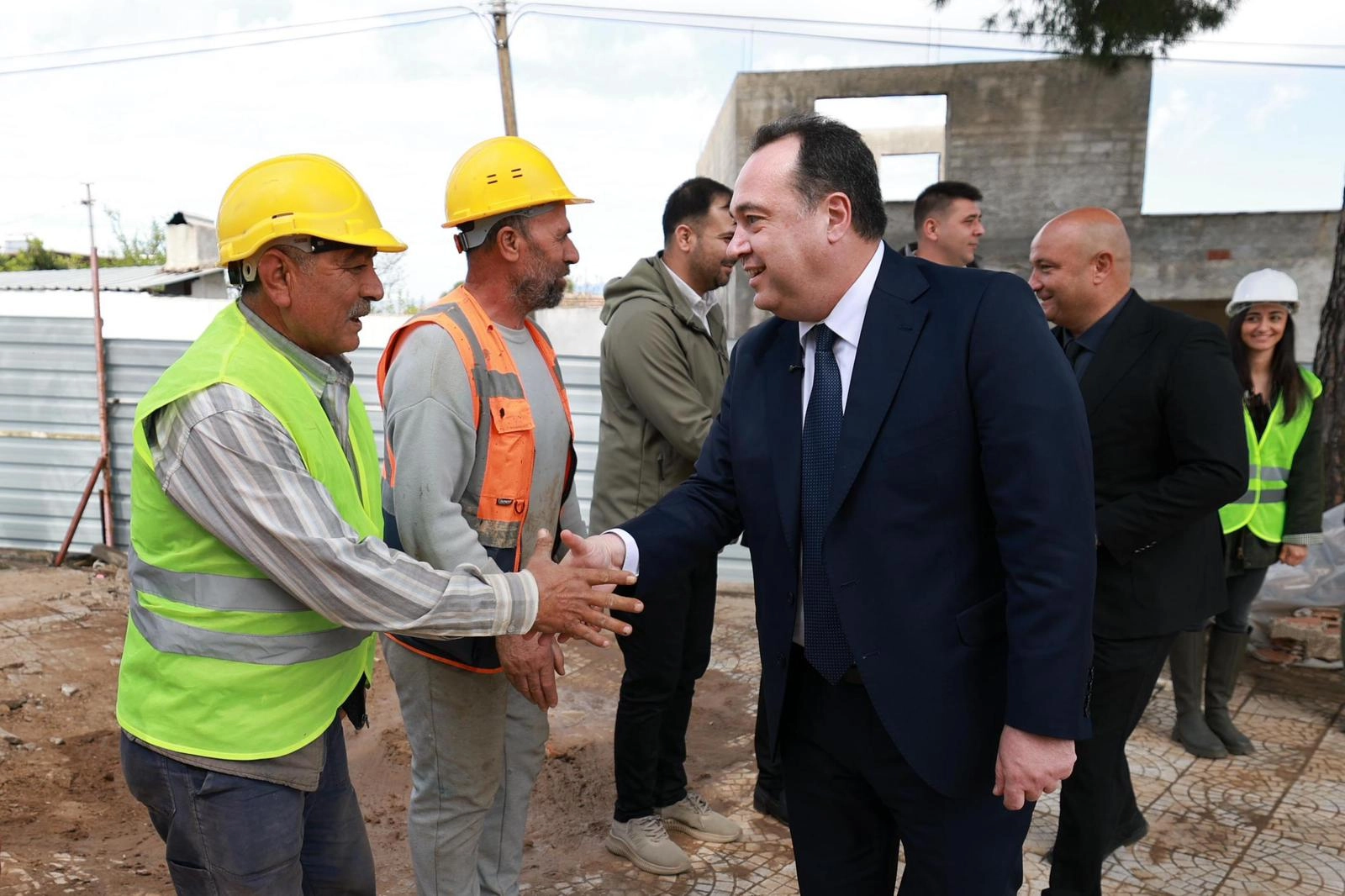 Manisa'da tarihi Tiyenli Camii'nin restorasyon çalışmalarının başladığını gösteren görsel