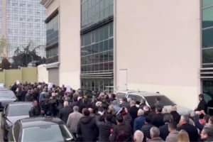 Bursa Büyükşehir Belediyesi'nde seçim öncesi yaşanan gerginlik ve CHP'lilerin protestosu.