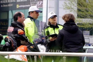 Düzce'de Polis Haftası kapsamında düzenlenen yardım senaryolarından bir kesit.
