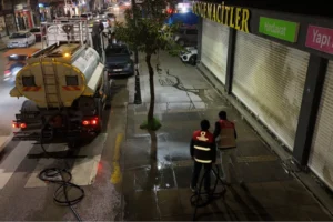 Ordu Büyükşehir Belediyesi ekiplerinin kentte yürüttüğü temizlik çalışmaları