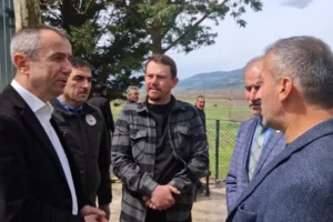 Bilecik Çerkeşli Köyü'nde meyve üreticilerine uygulamalı gübreleme ve budama eğitimi