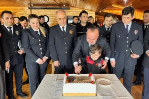 Hopa Kaymakamı Abdullah Arslantürk, Polis Haftası dolayısıyla İlçe Emniyet Müdürlüğü personelini kabul etti.