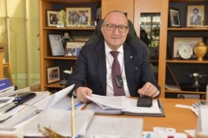 Kocaeli Sanayi Odası Başkanı Ayhan Zeytinoğlu, sanayi üretim endeksi verilerini değerlendiriyor.