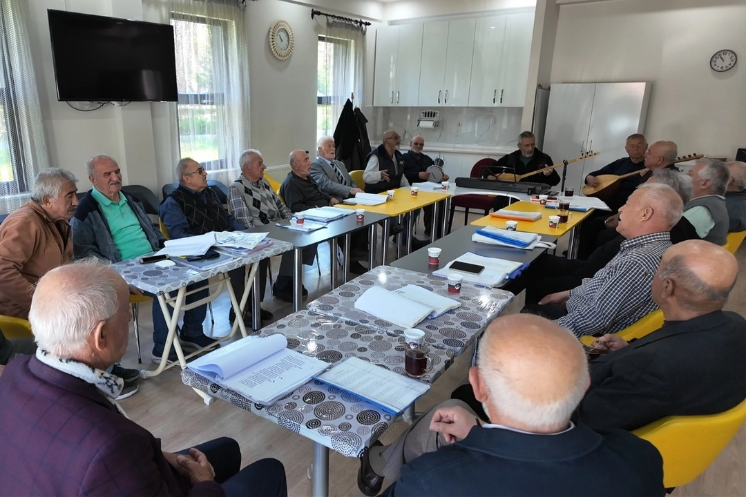 Kayseri Mustafa Kumlu Ulu Çınarlar Yaşlı Yaşam ve Dayanışma Merkezi'nde mutlu ve aktif yaşlılar