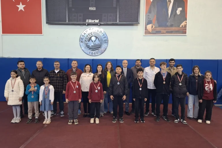 Keşan Zeka Oyunları İlçe Turnuvası'nda öğrenciler mücadele ediyor