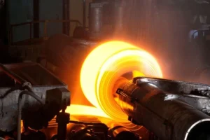 Türkiye'de sanayi üretimi Şubat ayında hem aylık hem de yıllık bazda artış gösterdi.