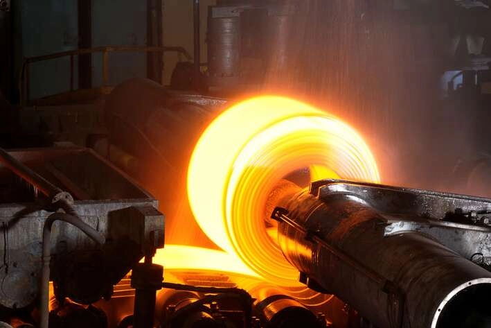 Türkiye'de sanayi üretimi Şubat ayında hem aylık hem de yıllık bazda artış gösterdi.