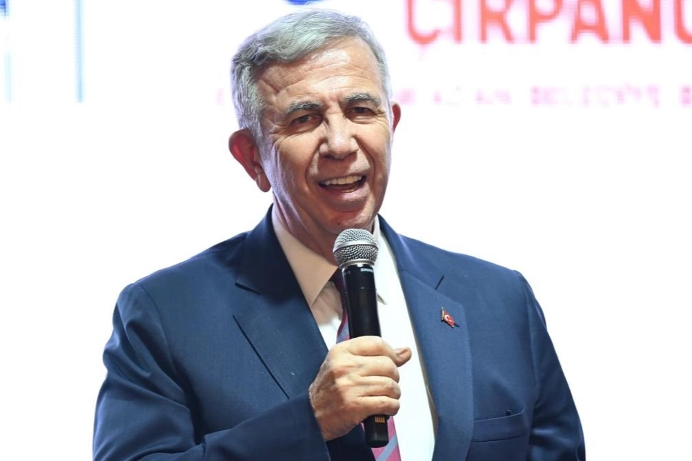 Ankara Büyükşehir Belediye Başkanı Mansur Yavaş'ın hukuki uygulamalara tepkisini gösteren görsel