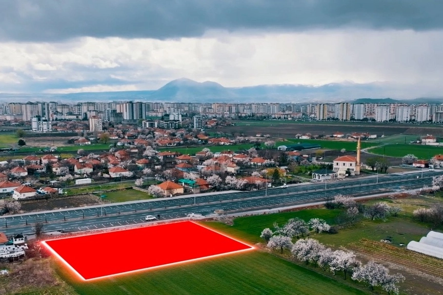 Kocasinan Belediyesi tarafından satışa sunulan arsaların yer aldığı bir ihale duyurusu